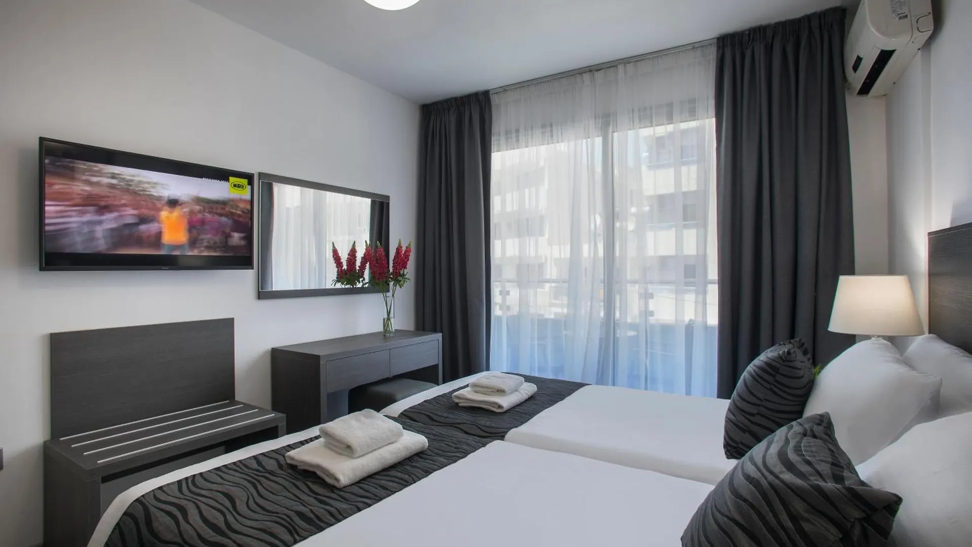 Aparthotel Blazer Residence Larnaca