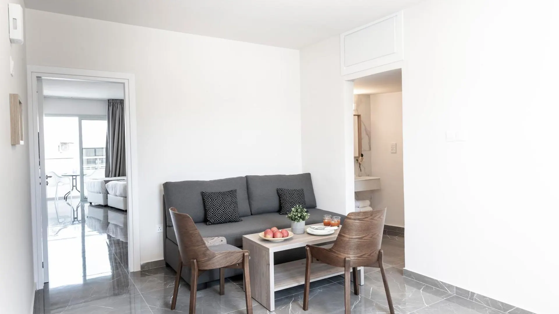 Blazer Residence Larnaca 2*,